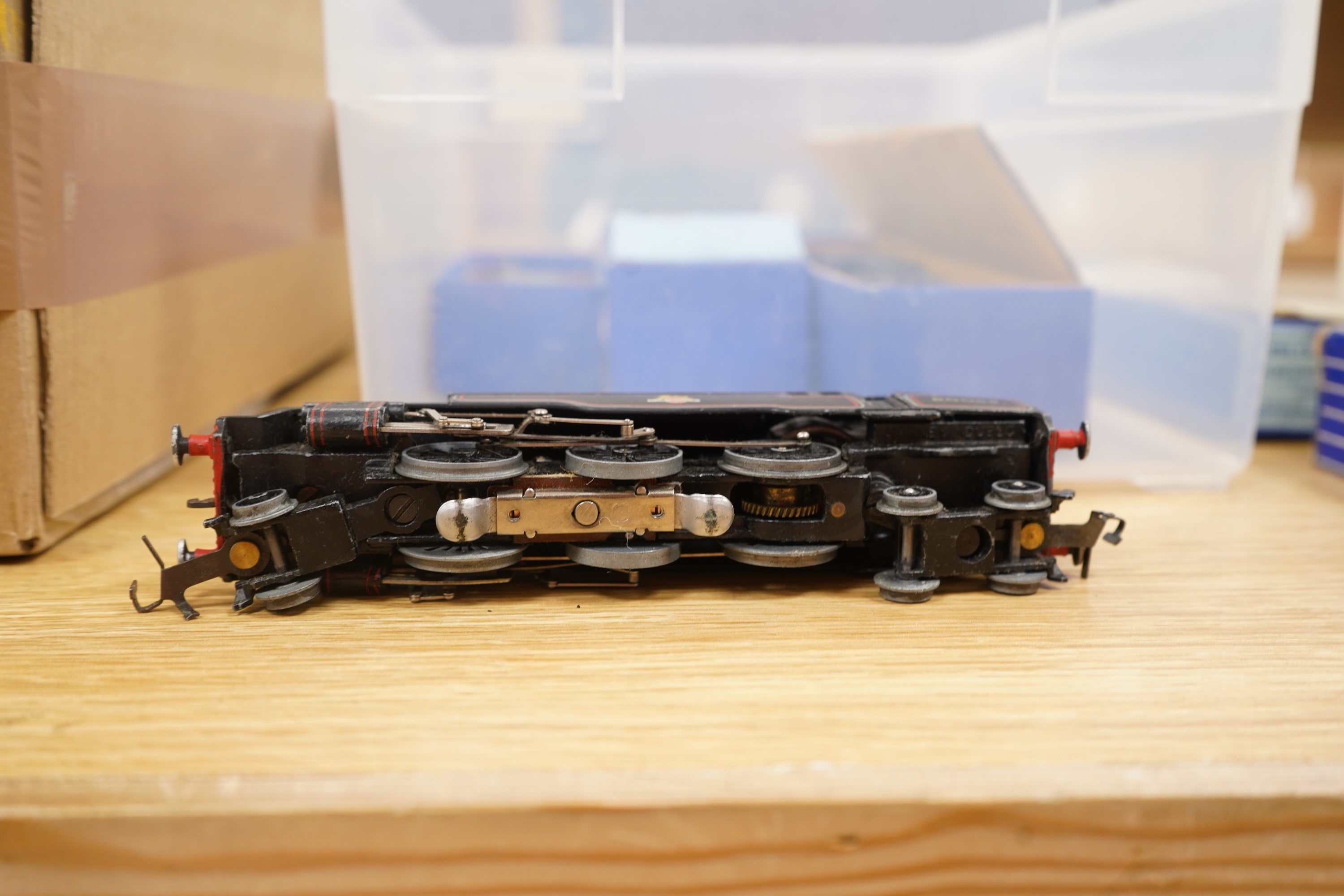 Three boxed Hornby Dublo locomotives for 3 rail running; an LNER Class N2 0-6-2T locomotive, 9595 (in the incorrect box for the BR version EDL17), a BR Bristol Castle, 7013 (EDLT20), and a BR Standard Class 4, 80054, (ED